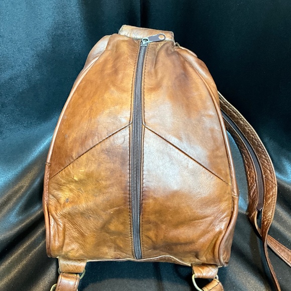 Golden Duck leather backpack/shoulder bag.   5-H7Ca - Picture 5 of 10